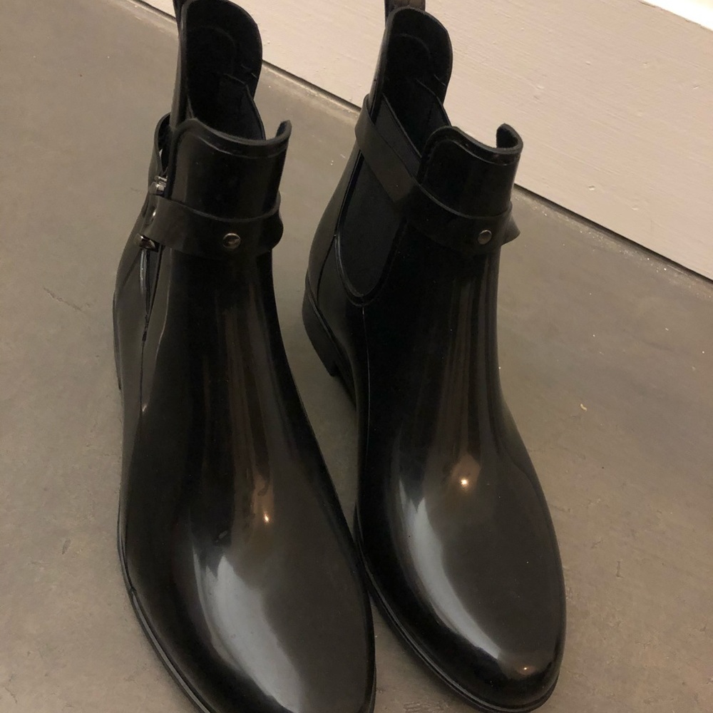 New with no box rain boots